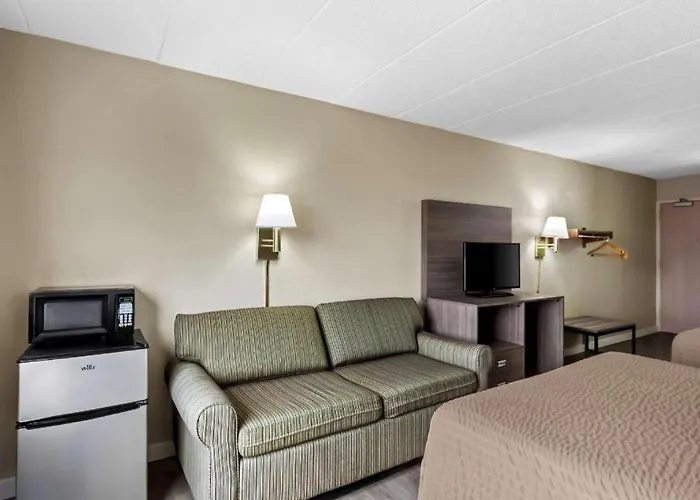 Econo Willowbrook Hotel 2*