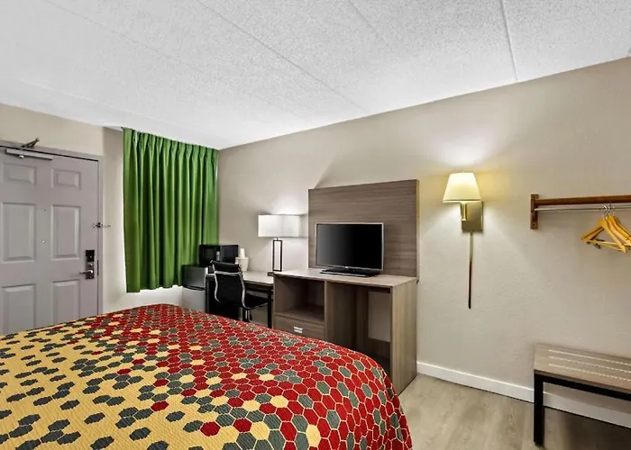 Econo Willowbrook Hotel