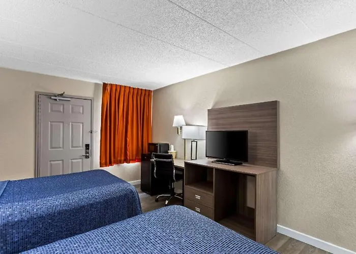 Econo Willowbrook Hotel 2*